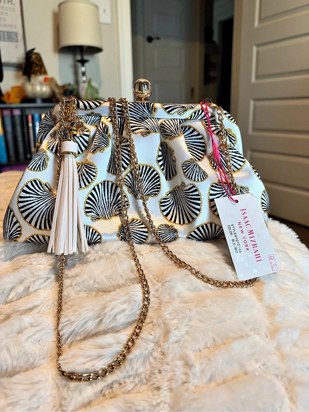 Isaac Mizrahi Shell Print Clutch in White & Black NWT - Picture 2 of 11